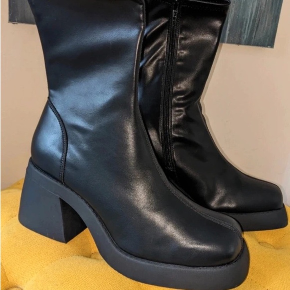Sleek Black Heeled Boots for Women